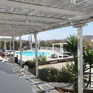 Nikos Hostal